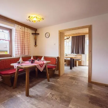 Holiday Home, Nyaraló *